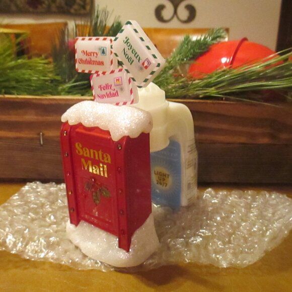 Bath & Body Works Red Santa Mail Box Wallflowers Home Fragrance Plug In Light Up - Picture 4 of 4